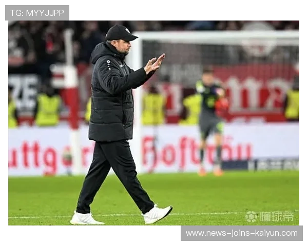 凯恩前场抢断后顺势转身射门:速度、技术与装备的极致展现