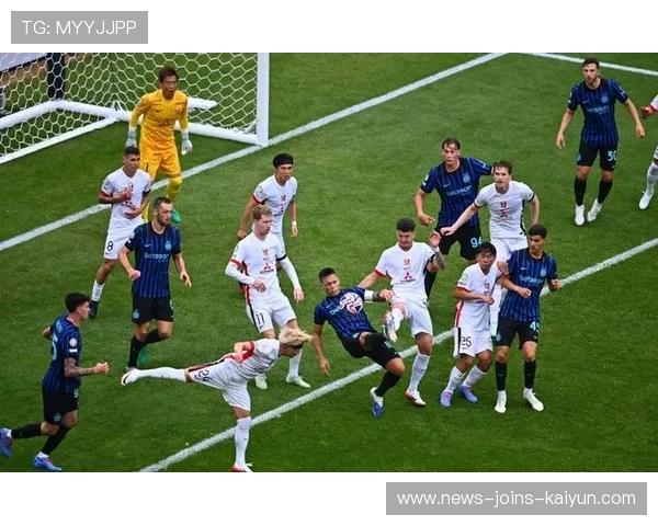 劳塔罗禁区内接应迪马尔科回敲，迎球推射入网