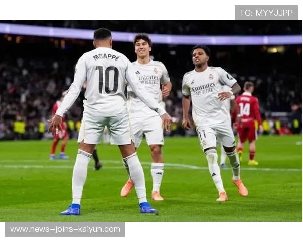 皇马任意球混战后点补射得手：激情与智慧的完美结合